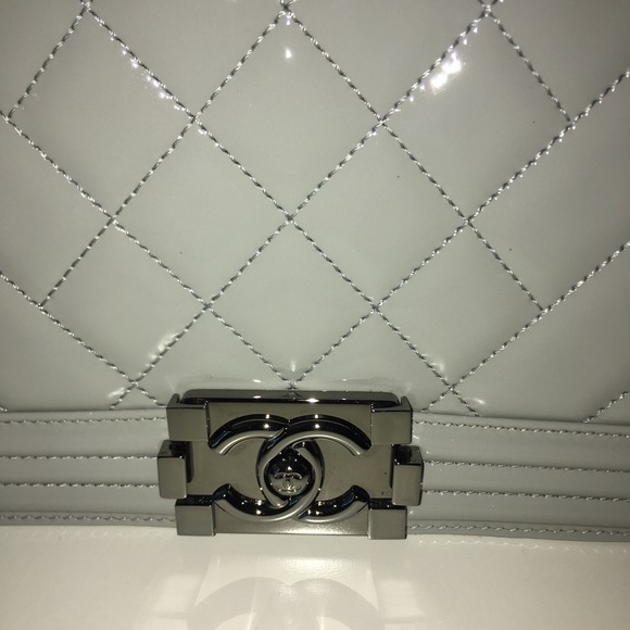 100% authentic!! Chanel chevron grey patent - Picture 6 of 10